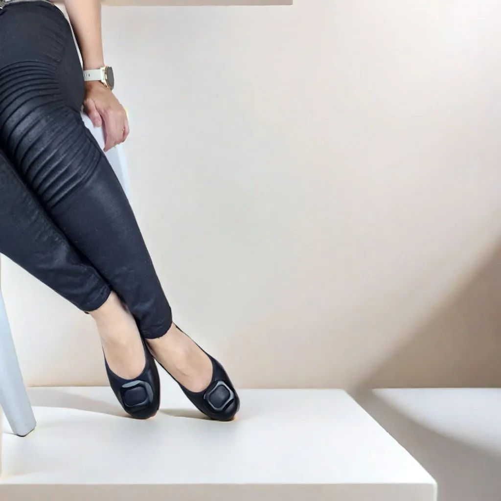 17W01 Leather buckle pumps with extra cushions (New Arrival)