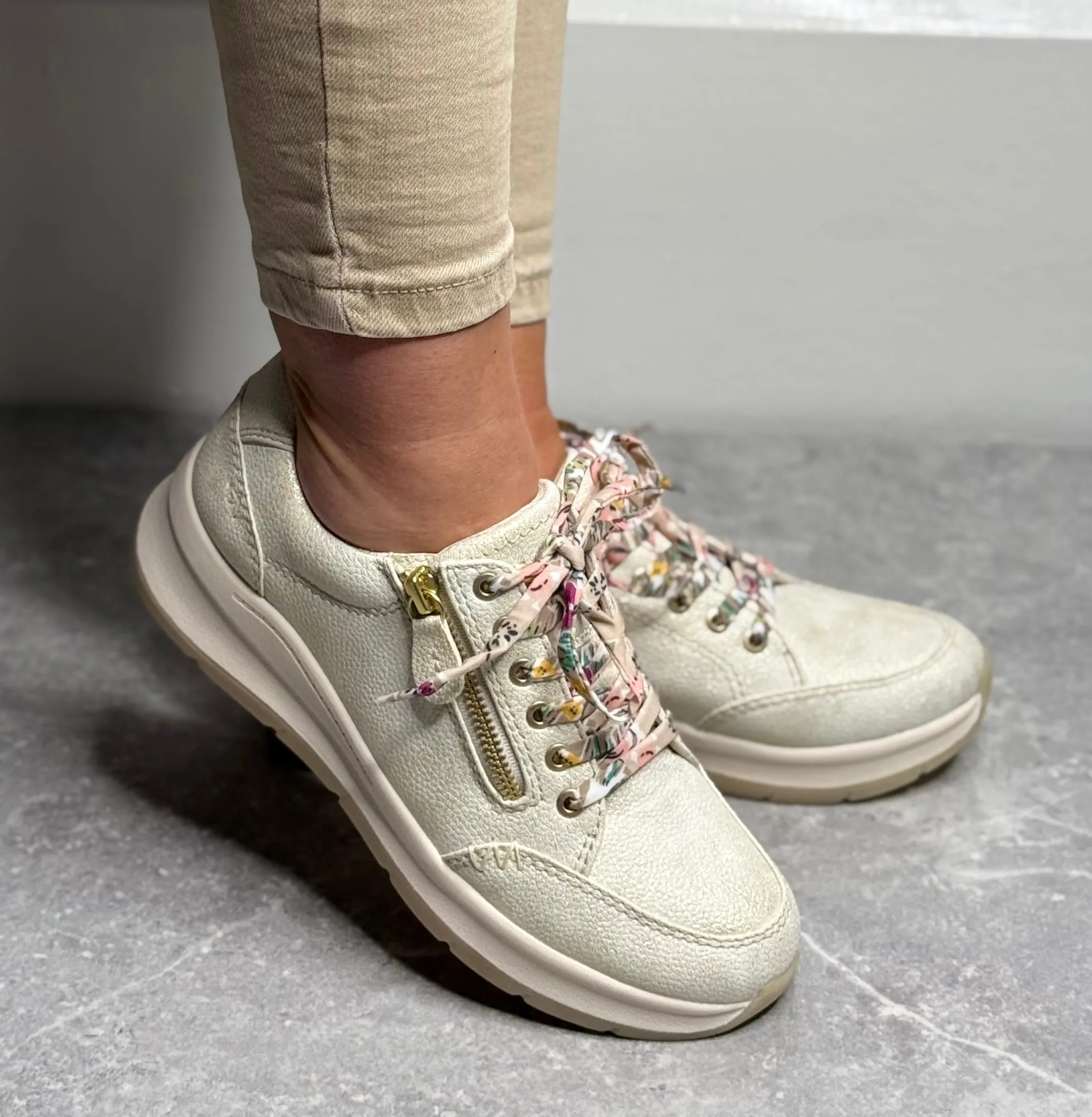 Jana - Cloudy Gold Softline Trainer