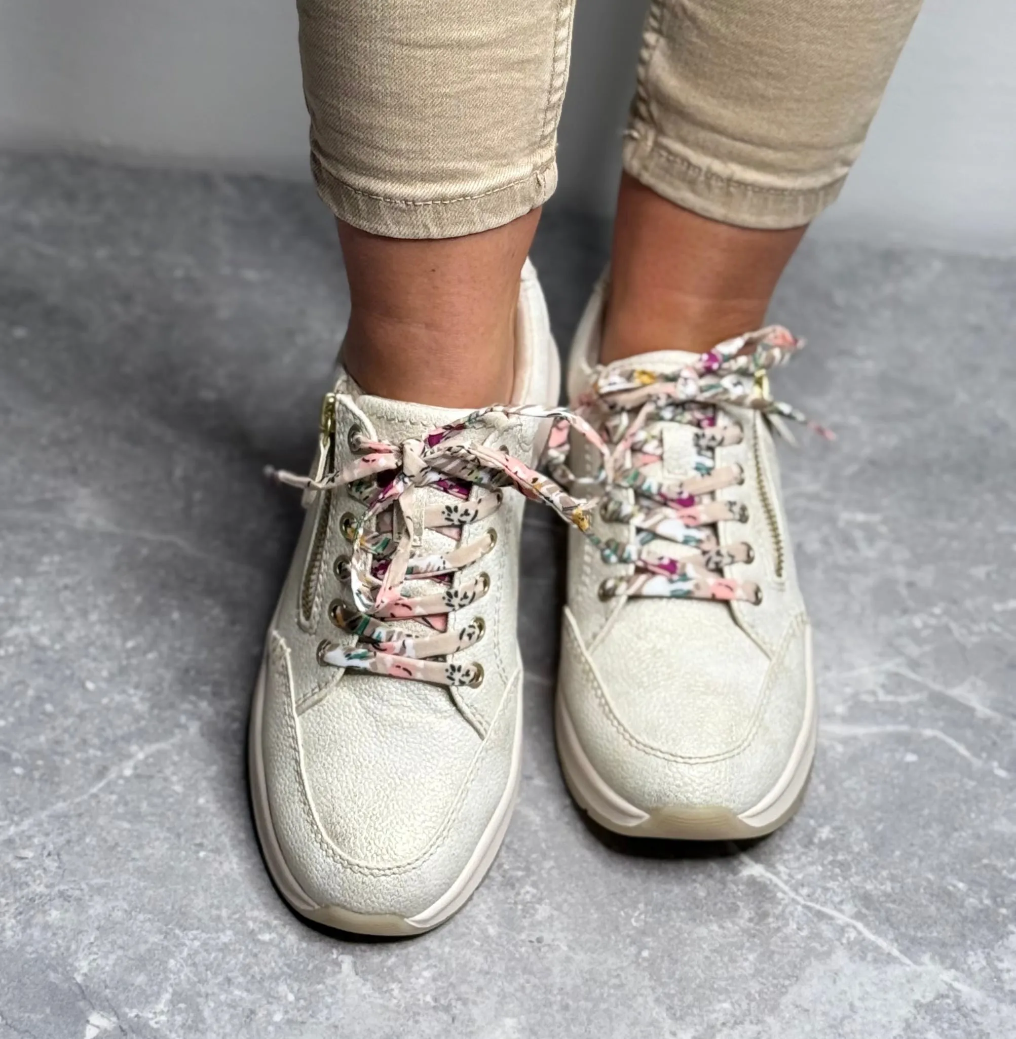 Jana - Cloudy Gold Softline Trainer