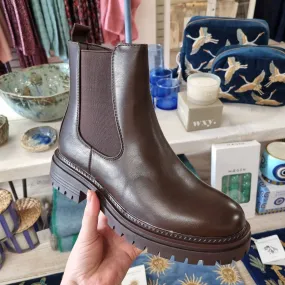 Olive Chelsea Boots in Brown